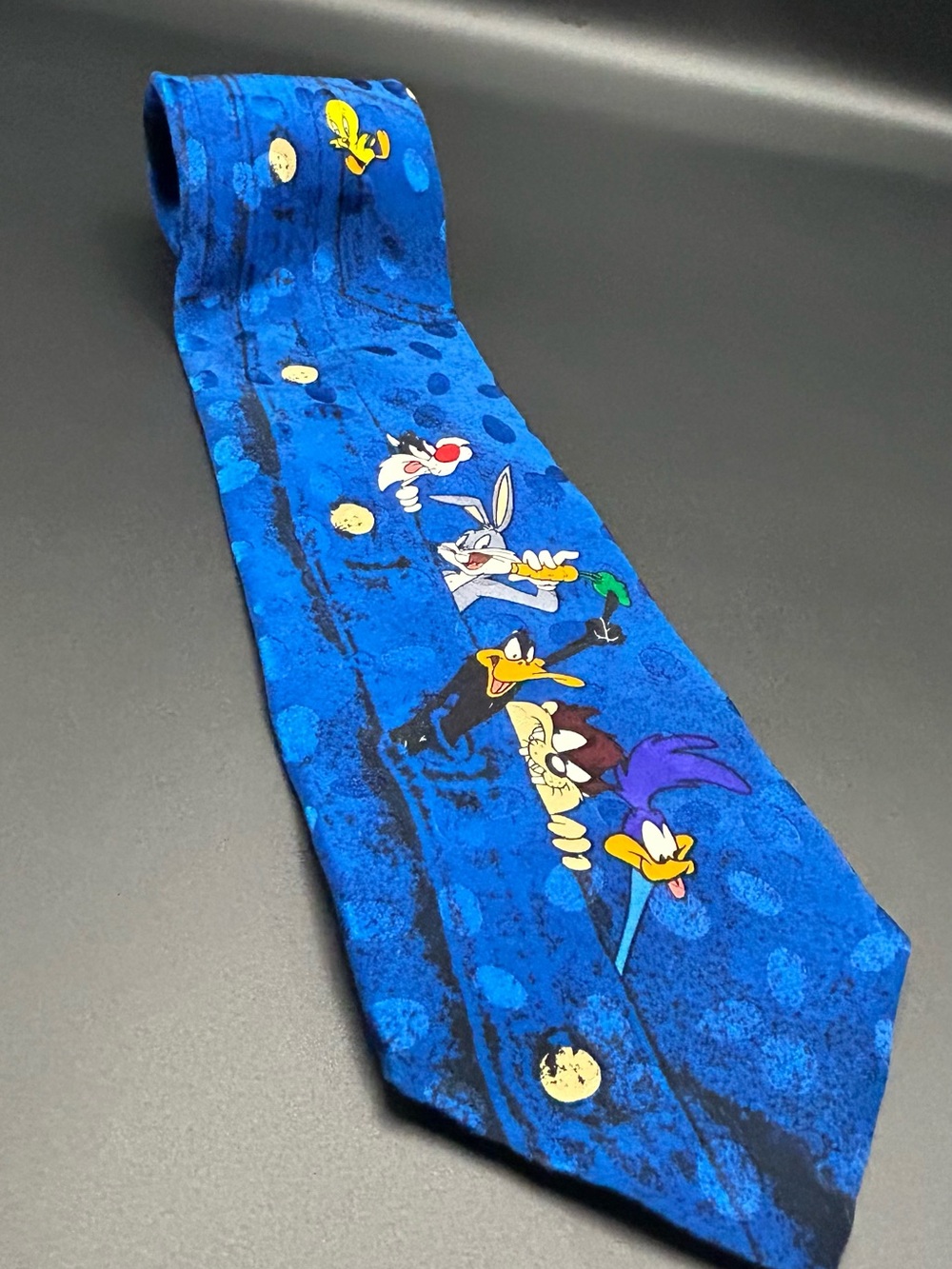 Looney Tunes Mania Blue Silk Necktie w/ Tweety, Sylvester, Road Runner